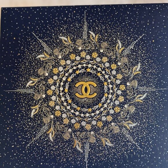 Limited edition Chanel gift box from the Holiday 2025 collection and gift pouch. - Picture 3 of 6